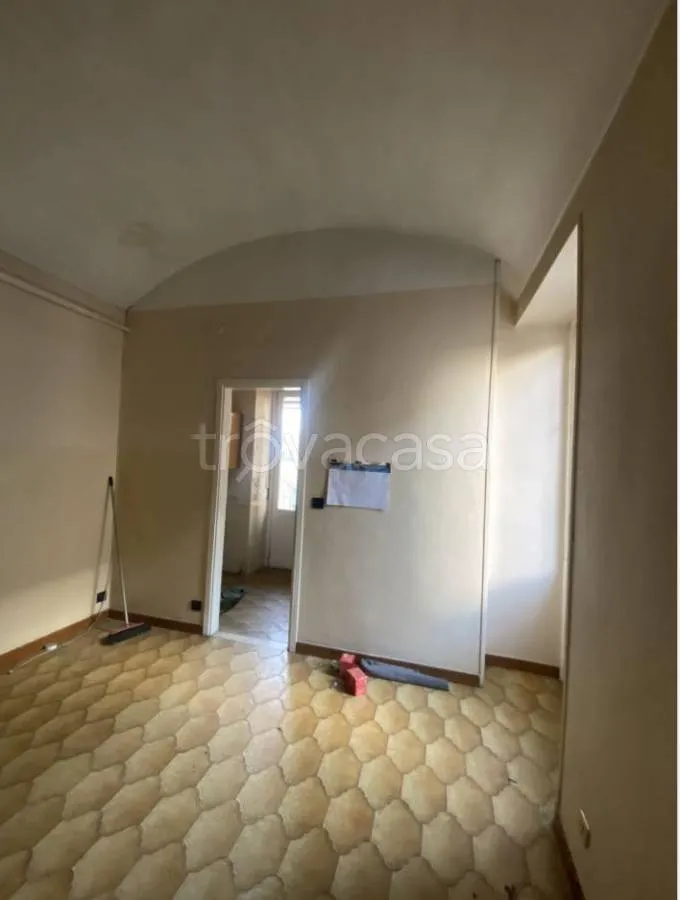 Pièces - Auctioned Apartment with Balcony in Turin