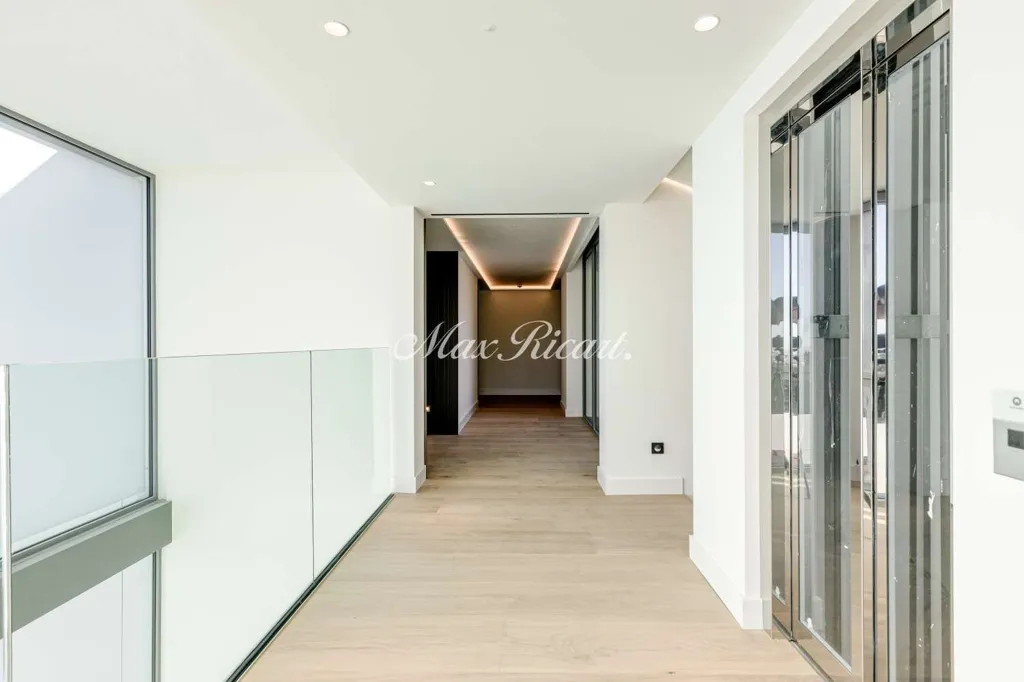 hallway_entrance