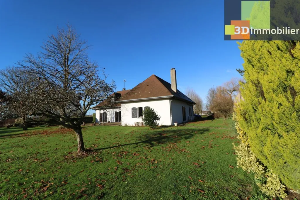 Jardin - Maison de Campagne avec Piscine et Jardin à Dole