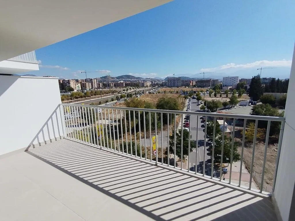 3-Bed Apartment with Pool in Rosaleda