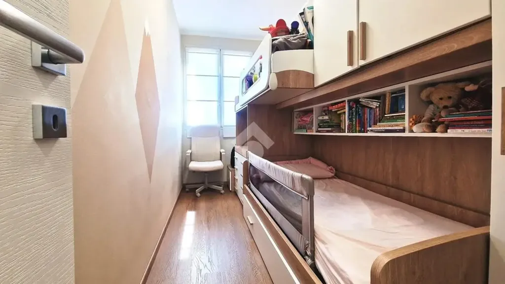 Modern Apartment with West Terrace in Muggiò