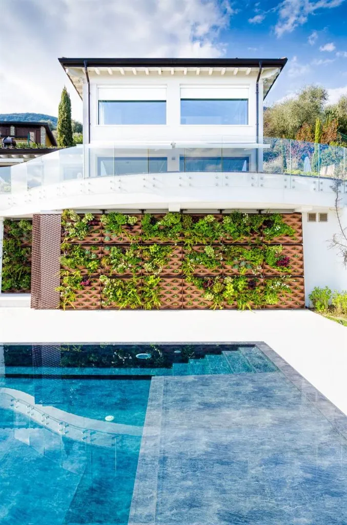 Bassein - Modern Villa with Lake View in Gardone Riviera