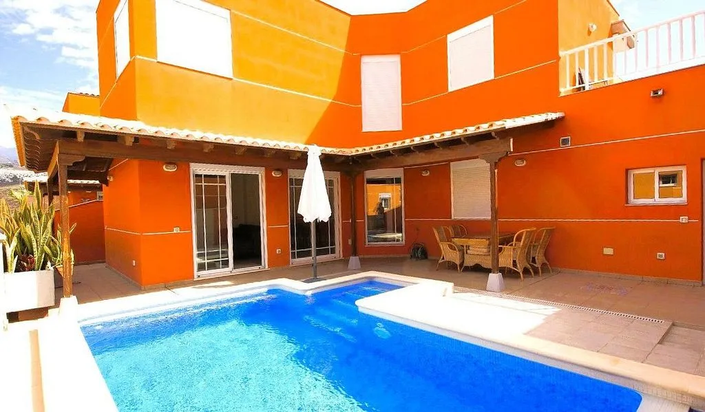 Bassein - Renovated Villa with Pool on Avenida San Francisco