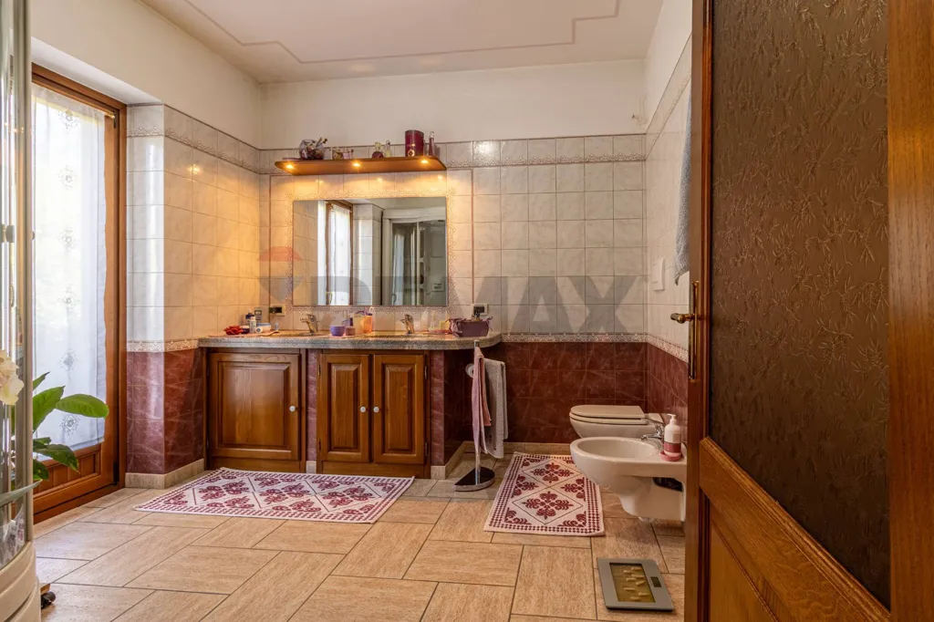 Bagni - Villa indipendente con parco privato a Magnano