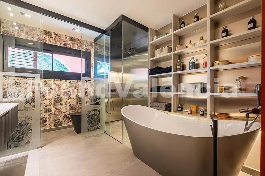 Salles de bain - Reformed Mediterranean Villa with Pool in El Bosque
