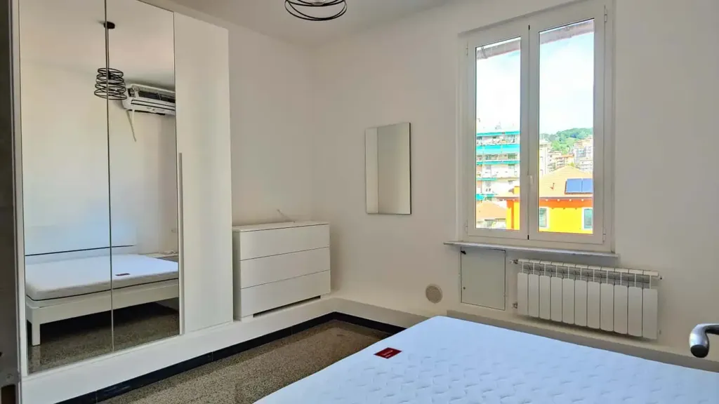 Chambres - Spacious Apartment with Elevator in Genoa