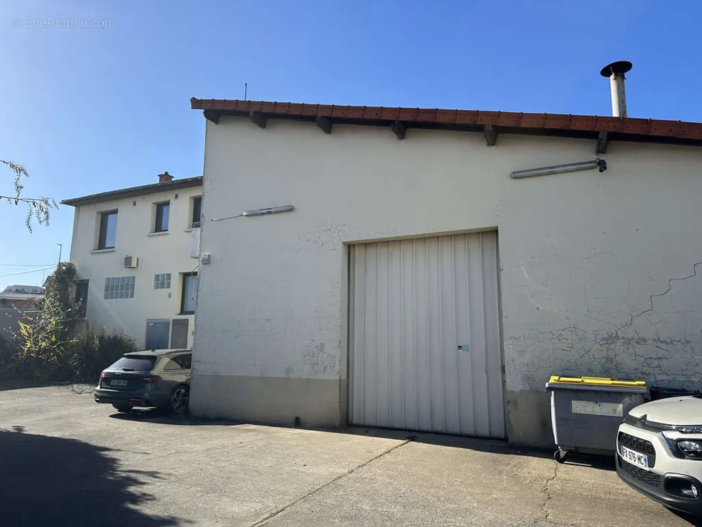Välivaade - Office/Residential House with Parking in Clermont-Ferrand