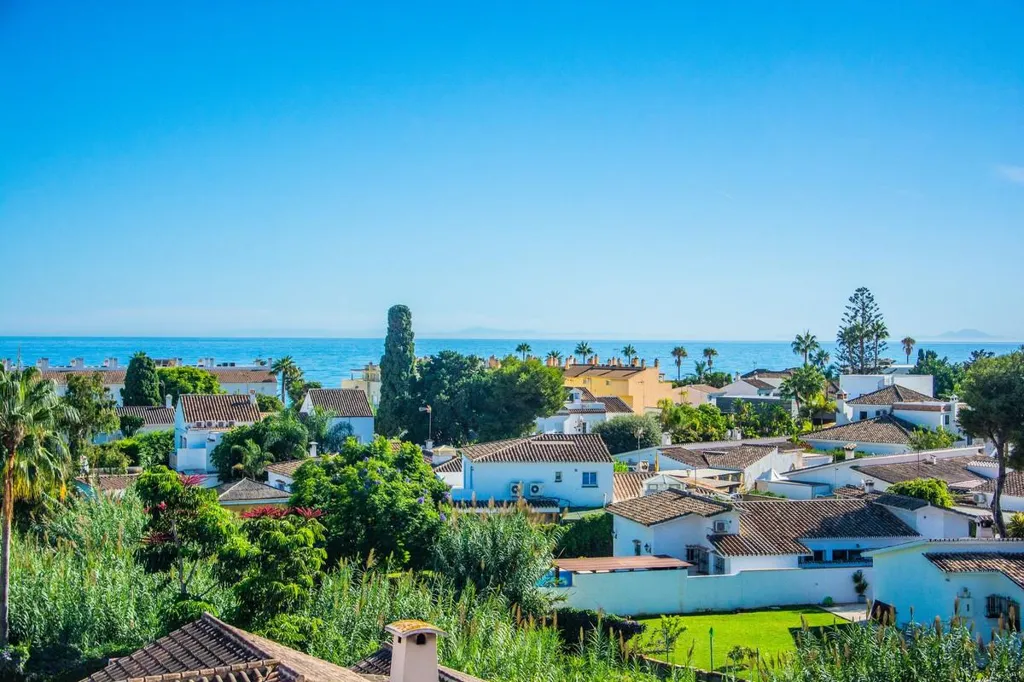 Jardin - Beachfront Penthouse with Jacuzzi in Estepona