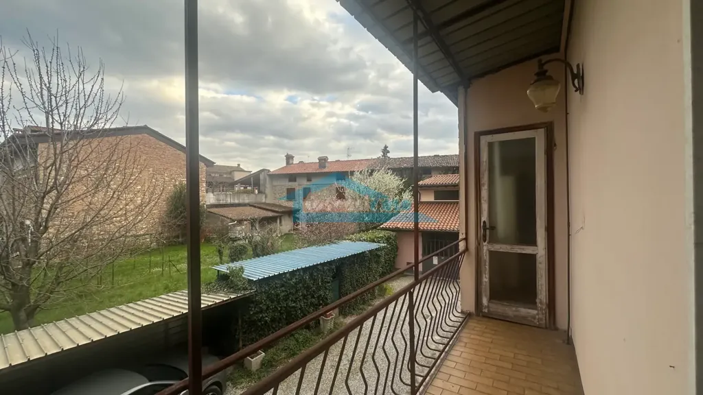 Balcone - Independent House with Two Balconies in Adro