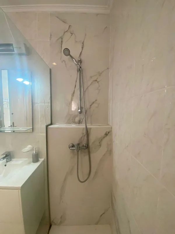 Bathrooms - Apartment with Terrace in Sant Francesc