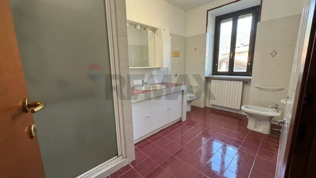 Bathrooms - Independent House with Private Courtyard in Gavardo