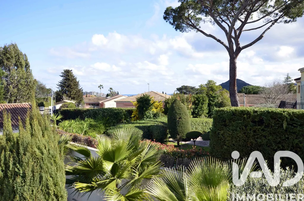 Jardin - Maison d'Architecte avec Piscine à Mandelieu-la-Napoule