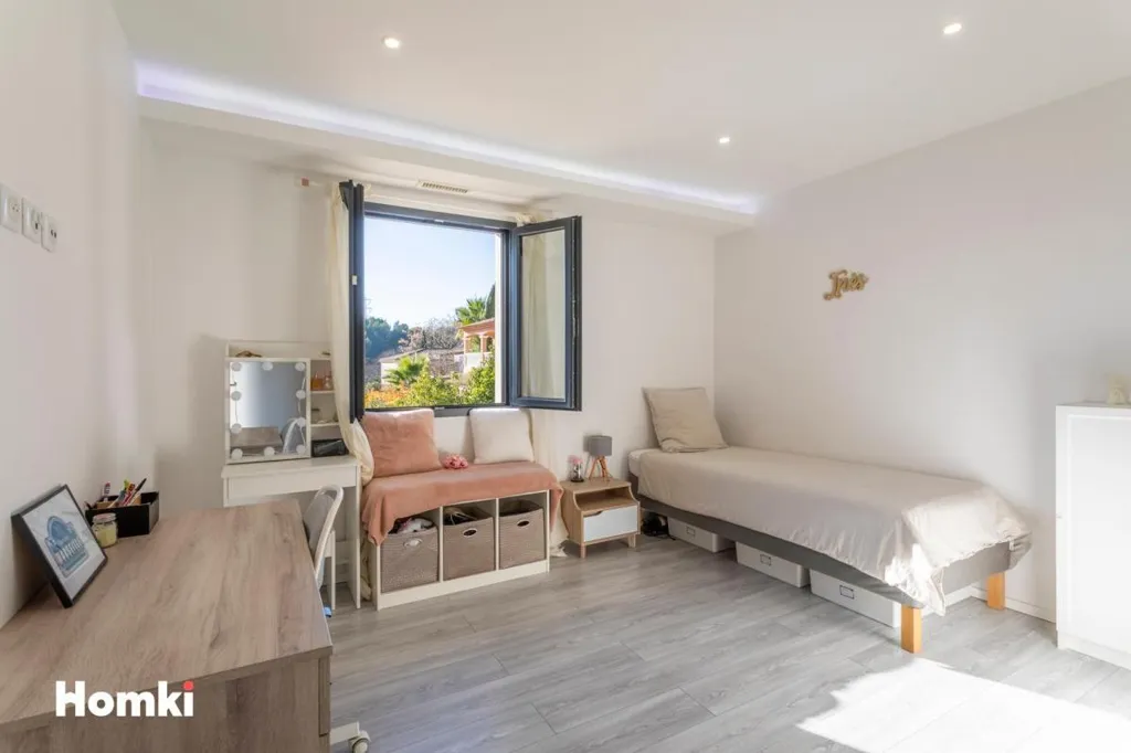 Chambres - Maison T6 avec Terrasse et Jardin à Marseille