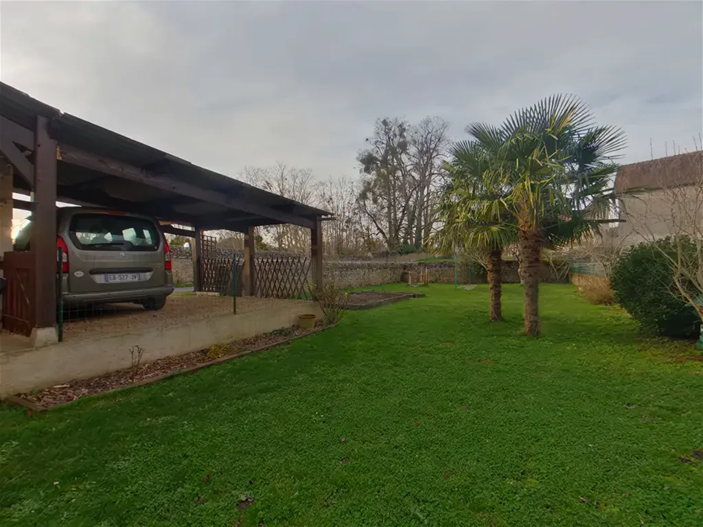 Aed - Charming Stone House with Terrace in Jouhet