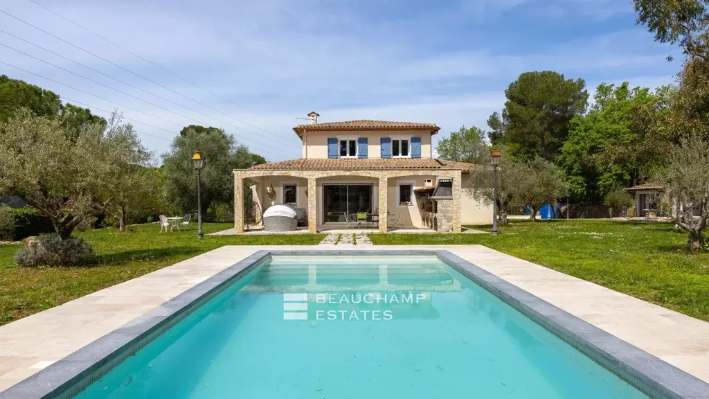 Piscine - Maison 5 pièces à Mouans-Sartoux