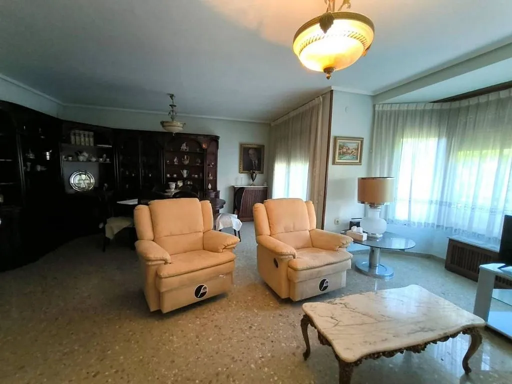 Elutuba - Spacious Apartment with Balcony in Albacete