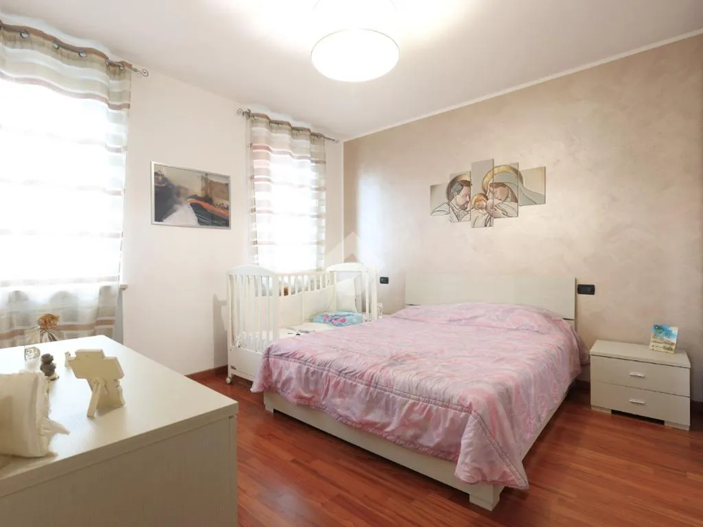 Chambres - Trilocale with Balcony in Lonato del Garda