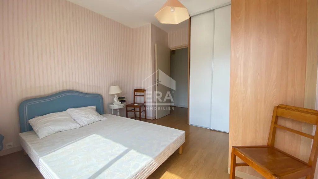 Magamistoad - 3-Bedroom Apartment with Balcony in Orleans