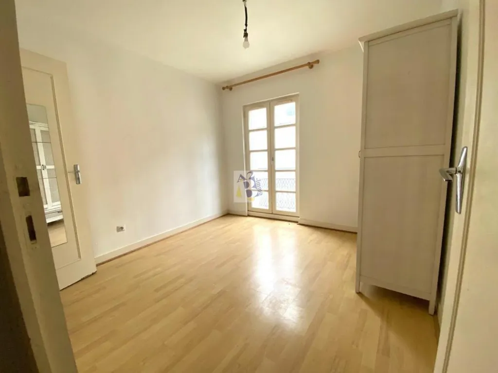Pièces - Appartement avec Balcons au Centre Historique d'Angoulême