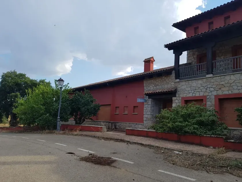 Välivaade - Restaurant for Renovation in Santibáñez el Alto