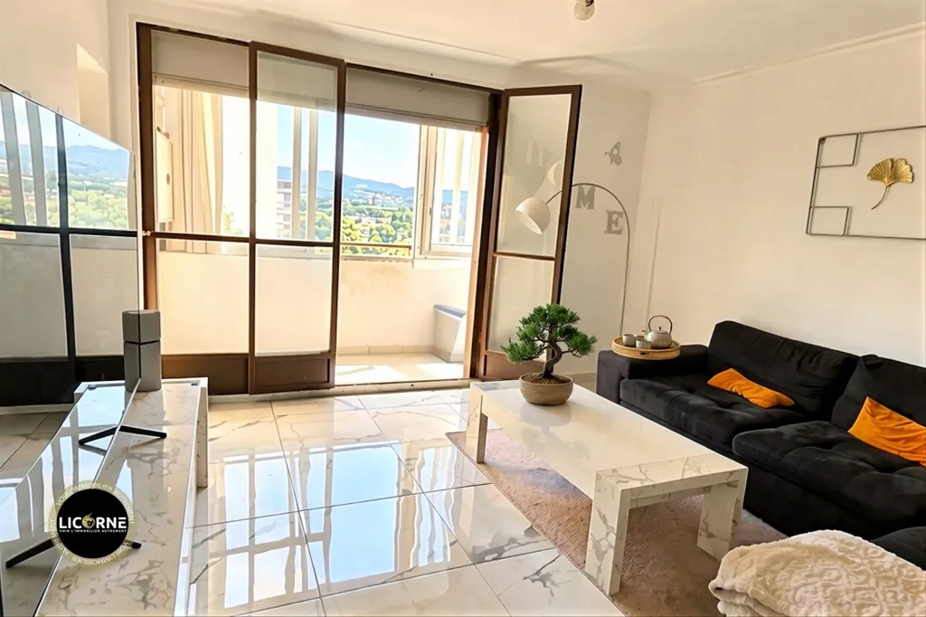 Soggiorno - Fully Renovated Flat with Balcony in Marseille