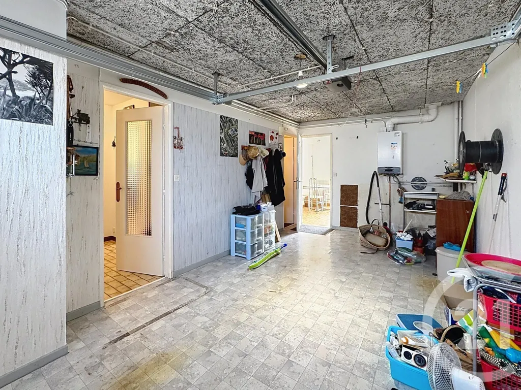Garage - Maison 5 Pièces avec Terrasse au Sud à Saint-Ay