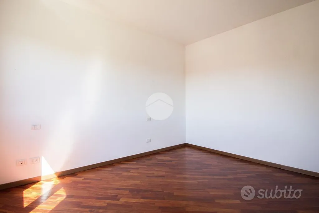 Toad - Second Floor Flat with Balcony in Garbagnate Milanese
