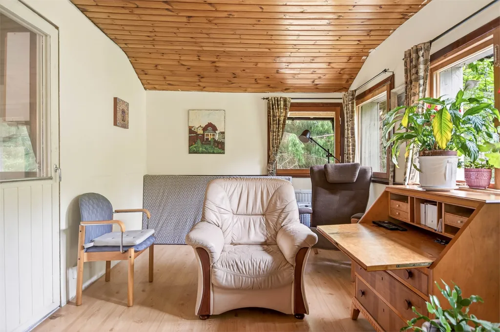 Bureau - Corner Plot Holiday Home in Kvegerö