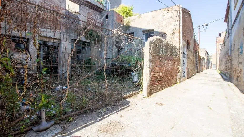 8-room house in IT