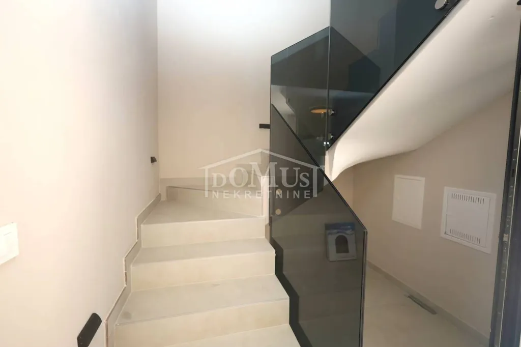 Pièces - Modern Villa with Sea View in Rogoznica