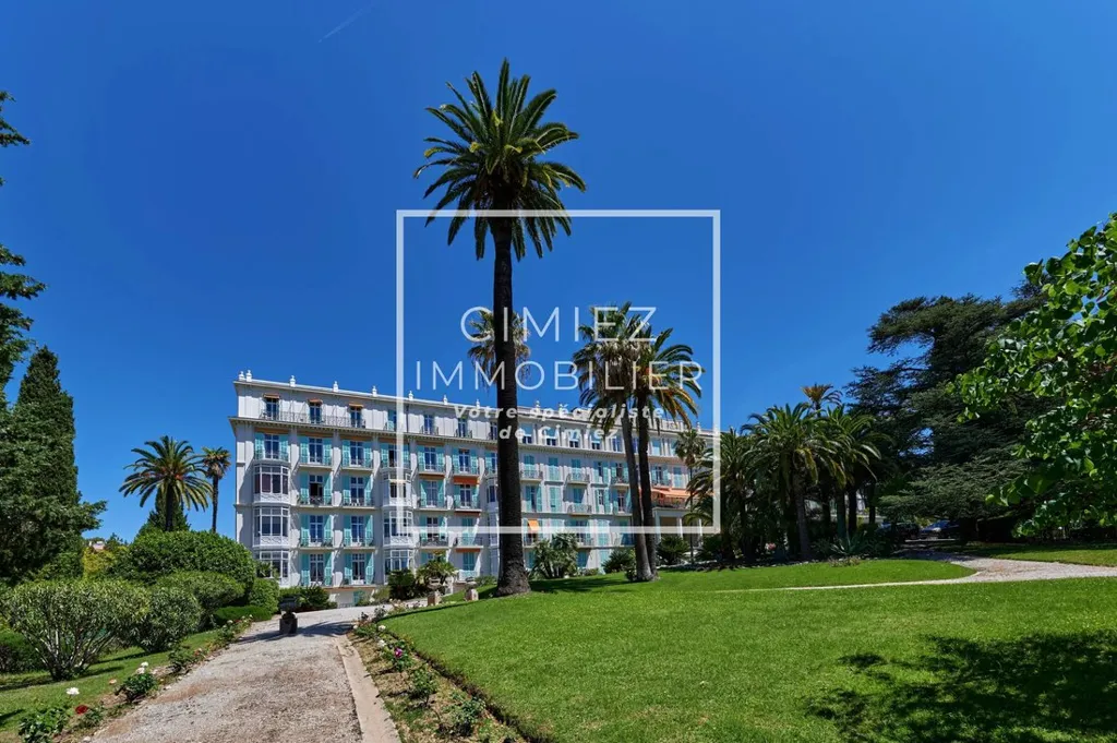 Garden - Luxury Apartment with Mountain View in Cimiez