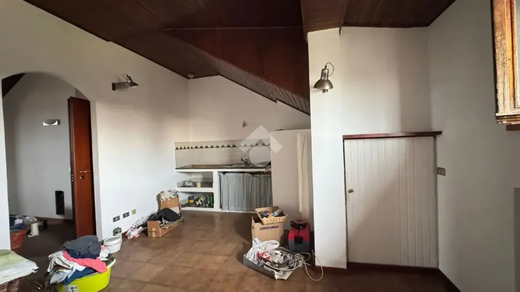 Pièces - Mansard Apartment with Central Location in Marano Ticino