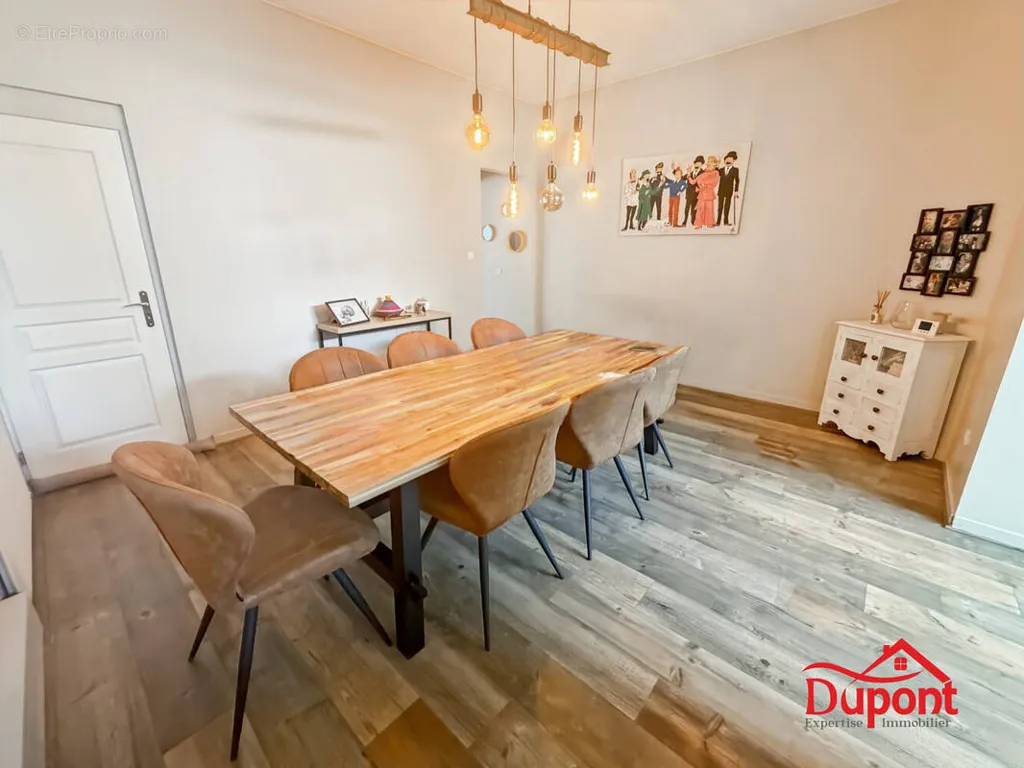 Dining Room - Charming House with Garden in Raismes