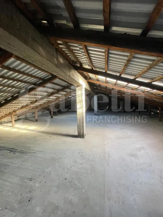 Pièces - Spacious Attic Storage in Nocera Inferiore