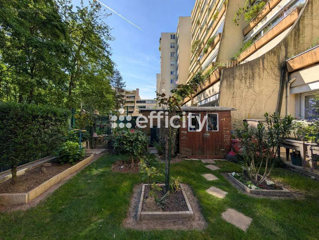 Jardin - Appartement avec Jardin et Terrasse au Calme à Ormesson