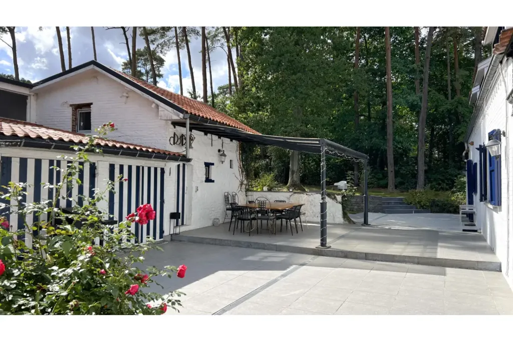 Terrasse - Villa 4 façades avec piscine à Bierges
