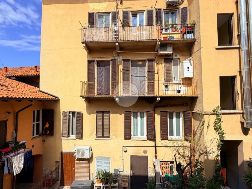 Rõdu - 2-Bedroom Flat with Balcony in Cermenate, Milan