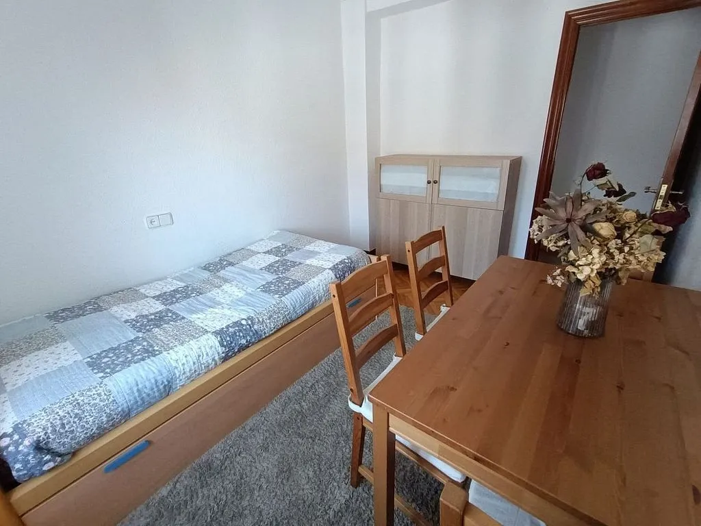 Chambres - Apartment with Balcony in El Parque, Torrelavega