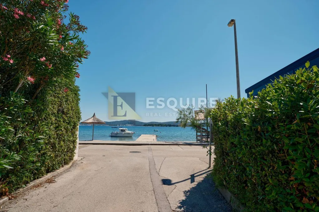 Välivaade - Seafront Apartment with Terrace in Turanj