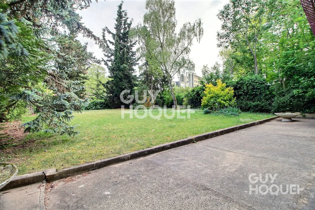 Aed - Duplex with Shared Garden in Chaville