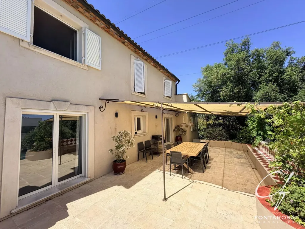 Terrasse - Villa Luxueuse avec Piscine à Puget-sur-Argens