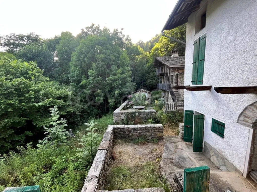 Välivaade - Rustic House with Garden in Frassino