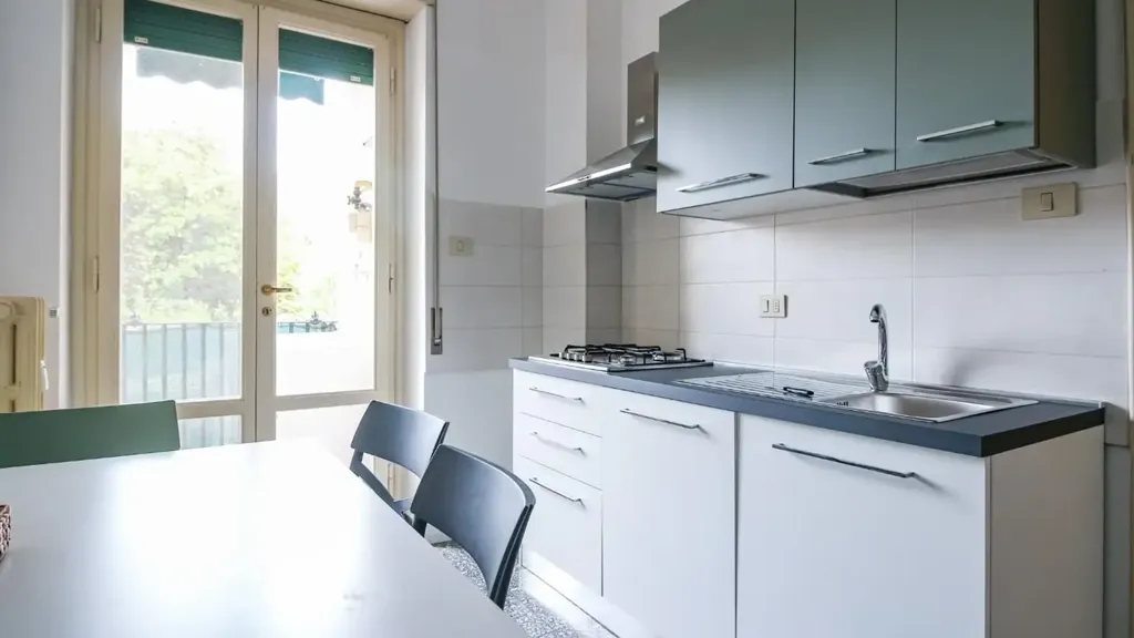 Cuisine - Rented Apartment with Balcony in Pisa