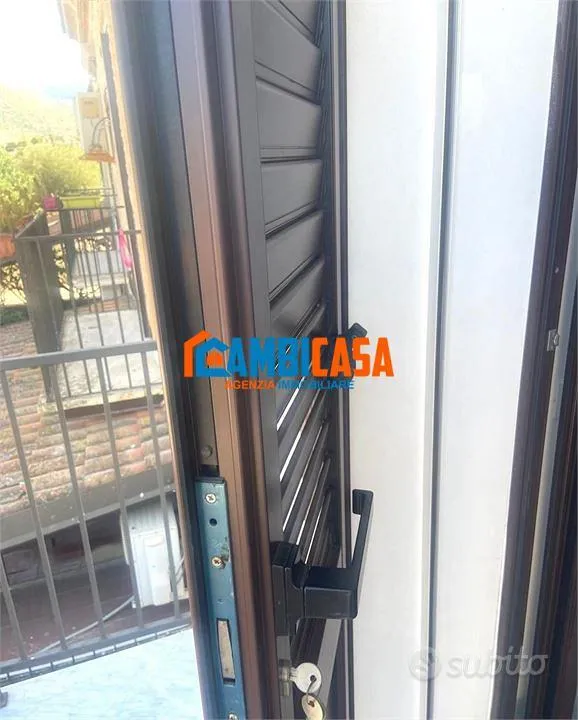 Entrée - Refurbished 3-Bed Flat with Terrace in Cinisi