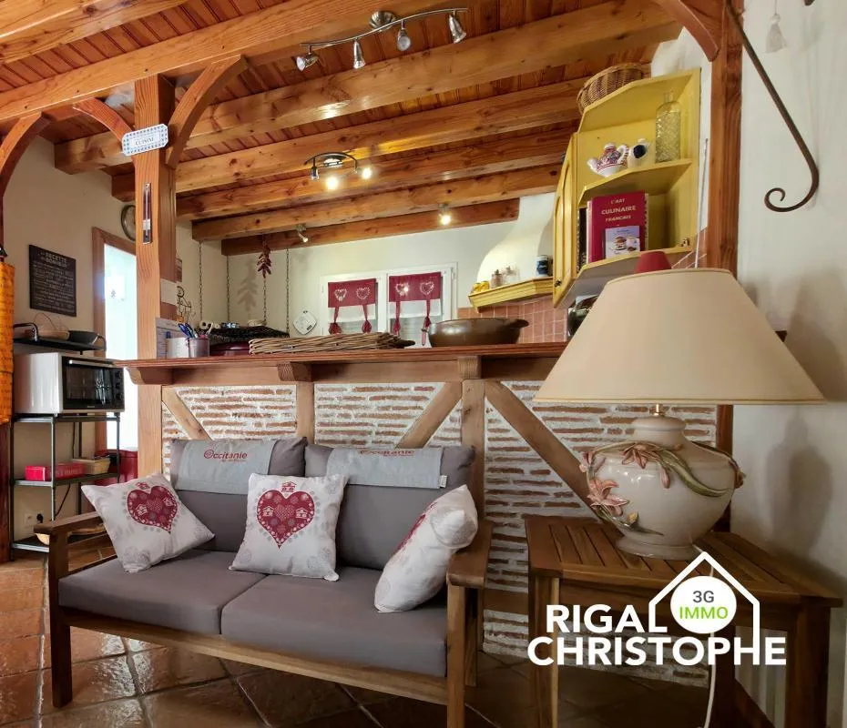 Elutuba - Traditional House with Modern Extension in Countryside