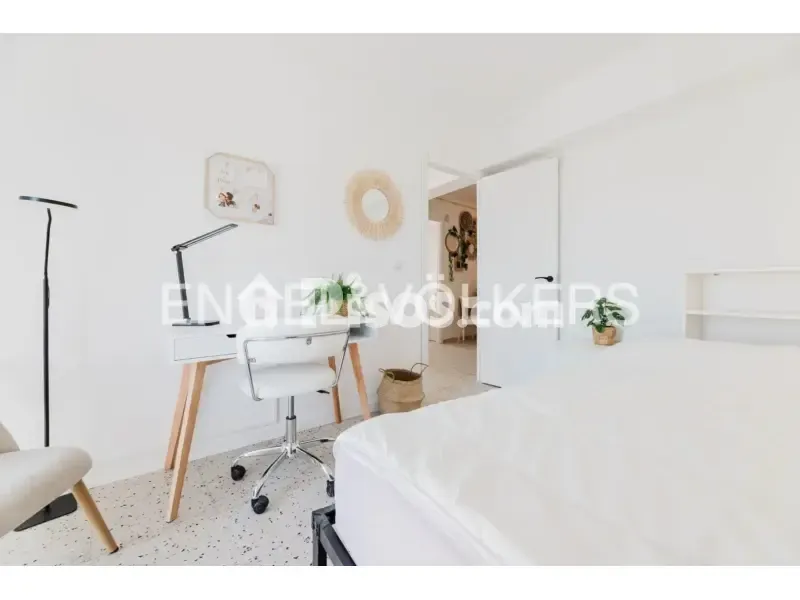 Dormitorios - Piso con balcón en Poblados Marítimos