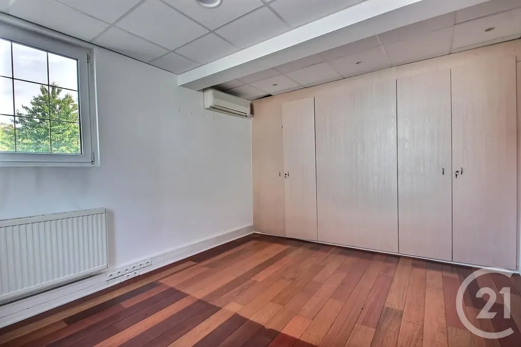 Toad - 10-Bedroom Office Building in Soultz-sous-Forêts