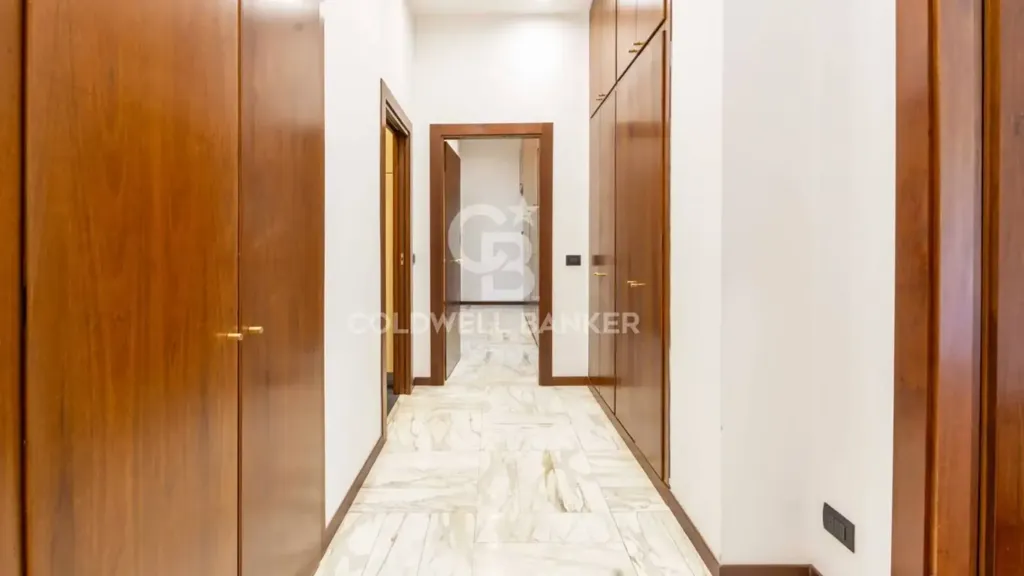hallway_entrance
