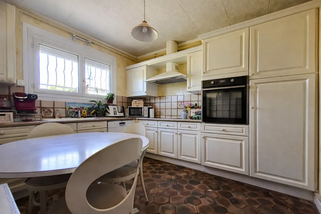 Cuisine - Villa de Plain-Pied avec Garage à Vitrolles