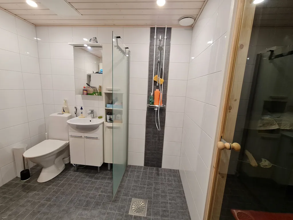 Salles de bain - Spacious Terraced House with Sauna in Halikko